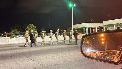 حرس الحدود الأمريكي يحتجز 14 جنديا مكسيكيا لفترة وجيزة