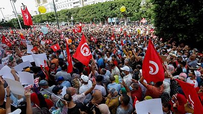 الازمة السياسية في تونس تنذر بتعميق جراح الاقتصاد العليل