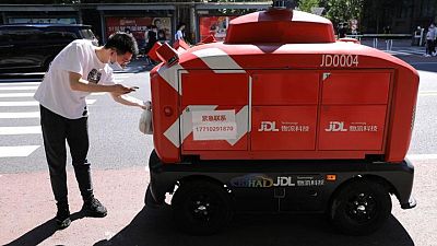 Pandemic pushes Chinese tech giants to roll out more courier robots