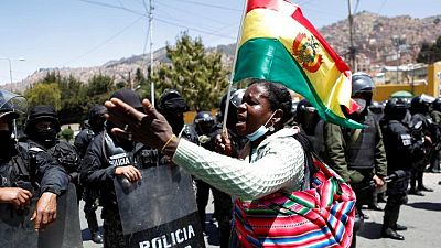 Protestas de cocaleros de Bolivia por el control de mercado en La Paz se vuelven violentas