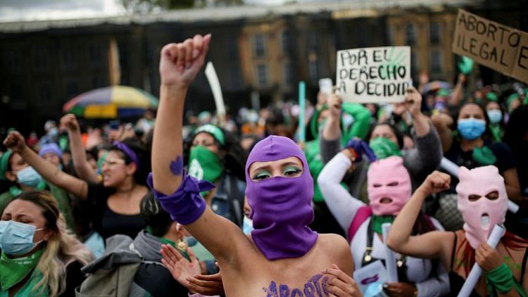Miles marchan en Latinoamérica exigiendo aborto legal y seguro