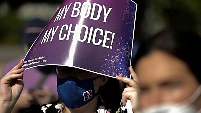 Juez bloquea temporalmente aspecto clave de nueva ley de aborto de Arizona