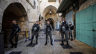 الشرطة: قوات إسرائيلية تقتل مسلحا فلسطينيا في الضفة وفلسطينية في القدس