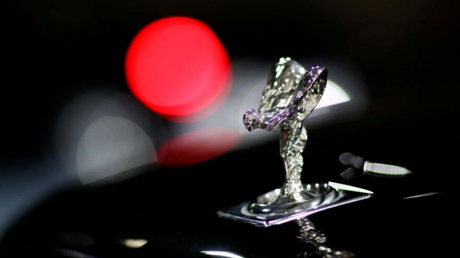Luxury carmaker Rolls-Royce to switch to all electric range by 2030
