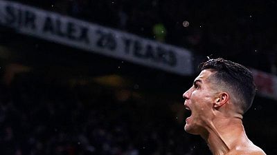 Soccer-Ronaldo late show gives Man United win over Villarreal