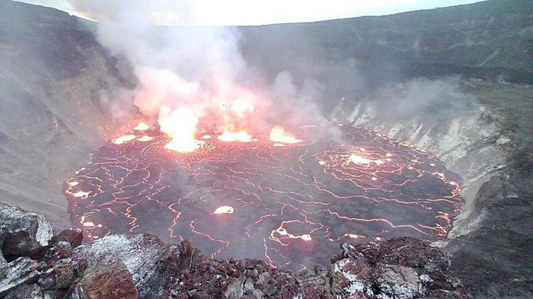 Volcán Kilauea de Hawái entra en erupción por vez primera en casi un año