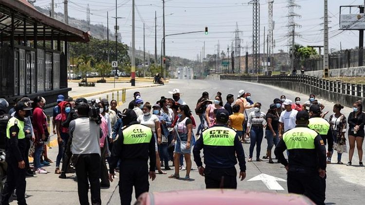 الإكوادور تعتزم العفو عن ألفي سجين بعد مقتل 118 في أسوا أعمال شغب بالسجون