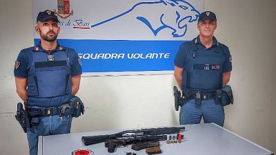 Inseguiti dalla Polizia cadono e uno dei due riesce a fuggire Inseguiti dalla Polizia cadono e uno dei due riesce a fuggire