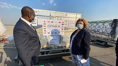 Coronavirus: Zimbabwe receives nearly one million COVID-19 vaccine doses from COVAX