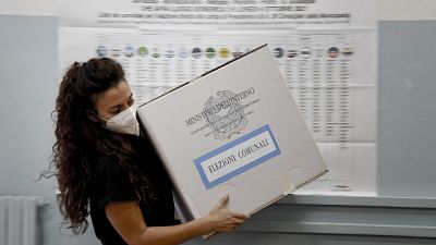 Ritardo schede in alcune sezioni, 1.900 gli scrutatori cambiati Ritardo schede in alcune sezioni, 1.900 gli scrutatori cambiati