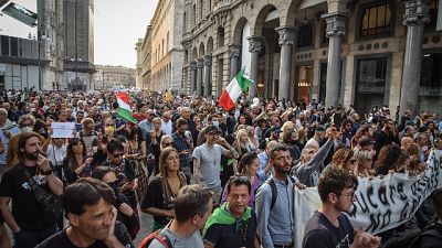 Corteo bloccato da forze dell'ordine in viale Monza Corteo bloccato da forze dell'ordine in viale Monza