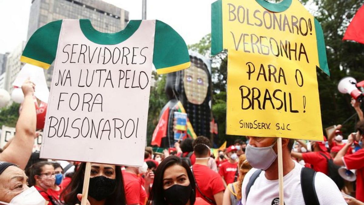 متظاهرون في عديد الولايات البرازيلية يطالبون بعزل الرئيس بولسونارو
