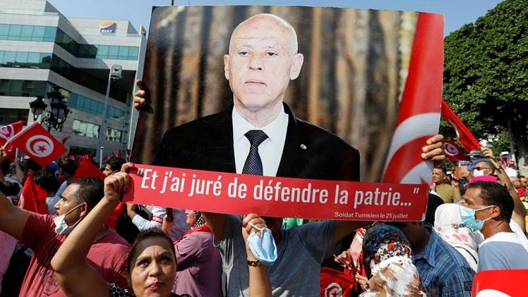 آلاف يتظاهرون دعما للرئيس التونسي ويطالبون بإصلاح النظام السياسي
