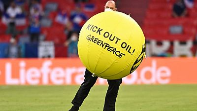 Greenpeace calls for EU ban on fossil fuel ads and sponsorships Greenpeace calls for EU ban on fossil fuel ads and sponsorships