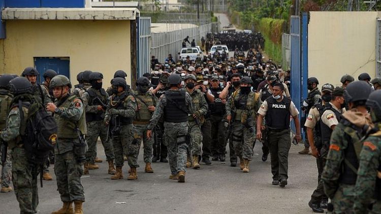 حكومة الإكوادور تعلن وضع السجون تحت سيطرة الشرطة والجيش بعد أعمال شغب دامية