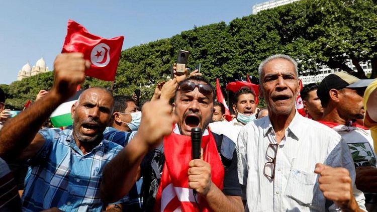 Thousands rally for Tunisian president urging change to political system