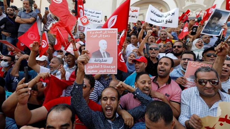 الرئيس التونسي يقول إن 1.8 مليون تظاهروا تأييدا له يوم الأحد