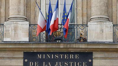 Dos guardias han sido tomados como rehenes en una cárcel francesa
