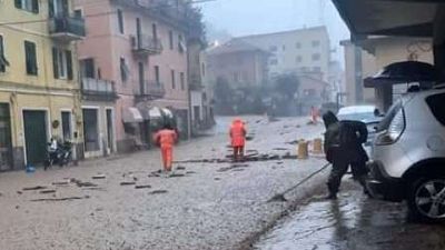 Zone isolate e senz'acqua, recuperiamo persone con elisoccorso Zone isolate e senz'acqua, recuperiamo persone con elisoccorso