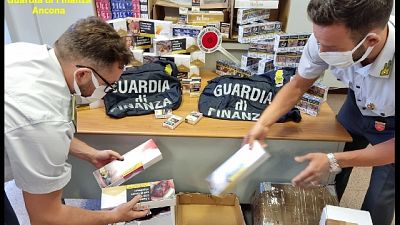Operazione 'Duty Free' tra porti Ancona e Salerno, 28 denunciati Operazione 'Duty Free' tra porti Ancona e Salerno, 28 denunciati