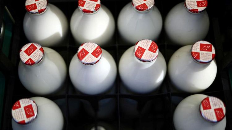 La leche británica se avinagra por de la escasez de trabajadores y camiones