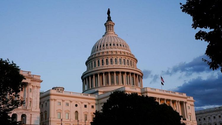 Líder republicano en Senado EEUU ofrece aumento de corto plazo en límite deuda