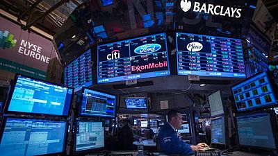 Wall Street abre al alza ante menor inquietud por techo deuda de EEUU e inflación