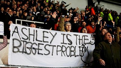 Soccer-Newcastle fans dreaming of early Christmas present Soccer-Newcastle fans dreaming of early Christmas present