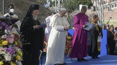 Lancia l'appello, 'meno armi più cibo, più vaccini meno fucili' Lancia l'appello, 'meno armi più cibo, più vaccini meno fucili'