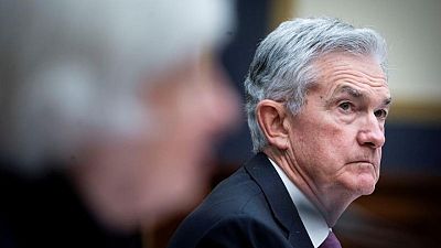 Powell dice que Fed está en camino a reducir compra de bonos