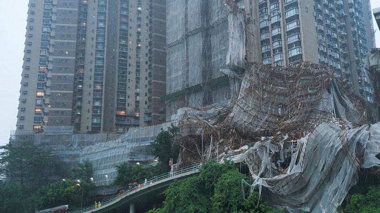 هونج كونج ترفع مستوى التحذير من العواصف مع اجتياح إعصار ليونروك بحر الصين الجنوبي