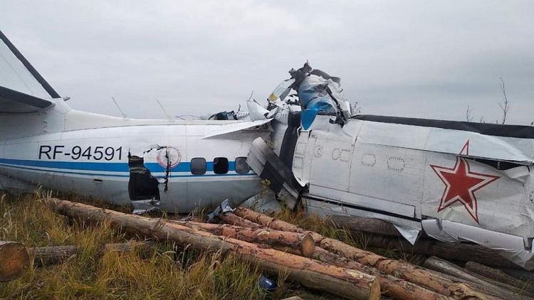Avión ruso que transportaba paracaidistas se estrella, al menos 16 muertos