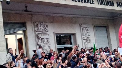 "Per attacchi squadristi subiti" sottolineano gli organizzatori "Per attacchi squadristi subiti" sottolineano gli organizzatori