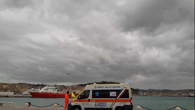 Ferito a una gamba, scoperto da Polmare,soccorso da Croce Gialla Ferito a una gamba, scoperto da Polmare,soccorso da Croce Gialla