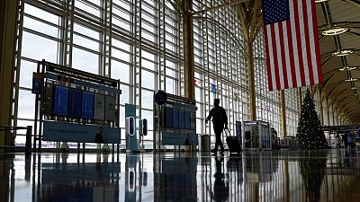 Analysis-Corporate business travel 'carbon budgets' loom for airlines Analysis-Corporate business travel 'carbon budgets' loom for airlines