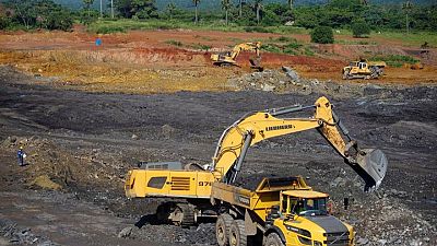 Mercados mundiales de plomo y zinc tendrán superávit en 2022: grupo de la industria