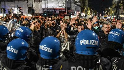 L'accusa è resistenza aggravata; un altro patteggia 6 mesi L'accusa è resistenza aggravata; un altro patteggia 6 mesi