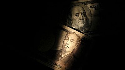 Yen se mantiene cerca de mínimos 3 años, euro opera con pérdidas