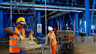 Zinc toca máximos tras recorte producción Nyrstar, cobre sube