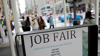 تراجع طلبات إعانة البطالة في الولايات المتحدة مع تعافي سوق العمل