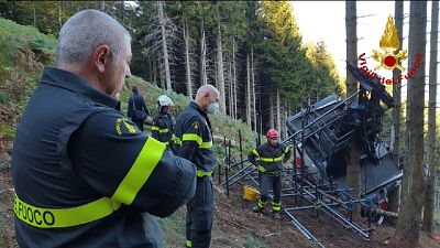 Struttura tubi d'acciaio per prelevare rottami con elicottero Struttura tubi d'acciaio per prelevare rottami con elicottero