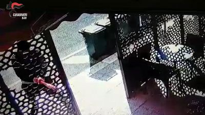 A Bari, contestata a pregiudicato anche evasione dai domiciliari A Bari, contestata a pregiudicato anche evasione dai domiciliari