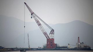 China recorta cuotas de importación crudo de refinerías independientes por primera vez desde 2015