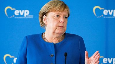 Merkel dice que UE debe resolver sus diferencias dialogando y no en los tribunales