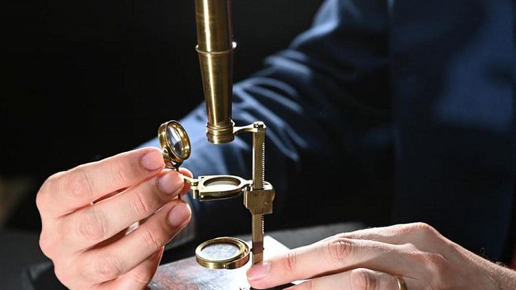 Darwin family microscope to be sold at auction
