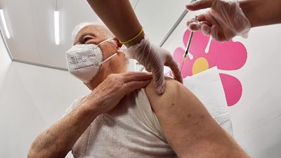 Nuovo record di tamponi, sono 662mila, il tasso cala allo 0,4% Nuovo record di tamponi, sono 662mila, il tasso cala allo 0,4%