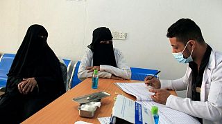 اليمن يسجل 17 إصابة وأربع وفيات جديدة بكورونا