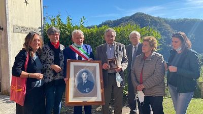 Dopo 78 anni. Cerimonia in Garfagnana, moglie aspetta cimelio Dopo 78 anni. Cerimonia in Garfagnana, moglie aspetta cimelio