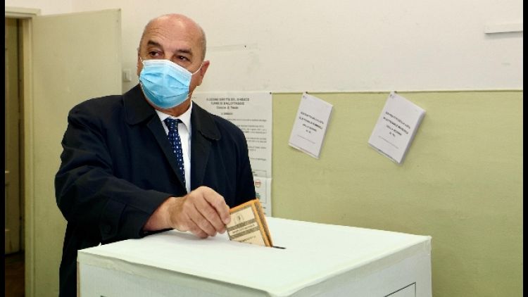 Il candidato del centrodestra a Trieste ha votato alle 10