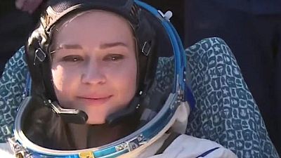 عودة ممثلة ومخرج روسيين يصوران أول فيلم في الفضاء بعد مهمة 12 يوما